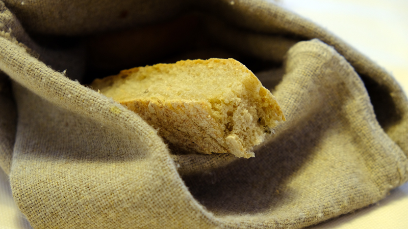 2017-09-14_125756 trentino-suedtirol-2017.jpg - dazu ein Stck Brot
